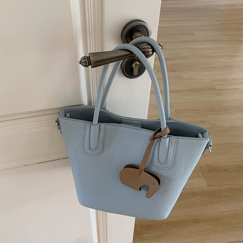 Summer new women's shoulder crossbody bag Summer women's bucket bag French simple casual shoulder handbag New niche commuting fashion design