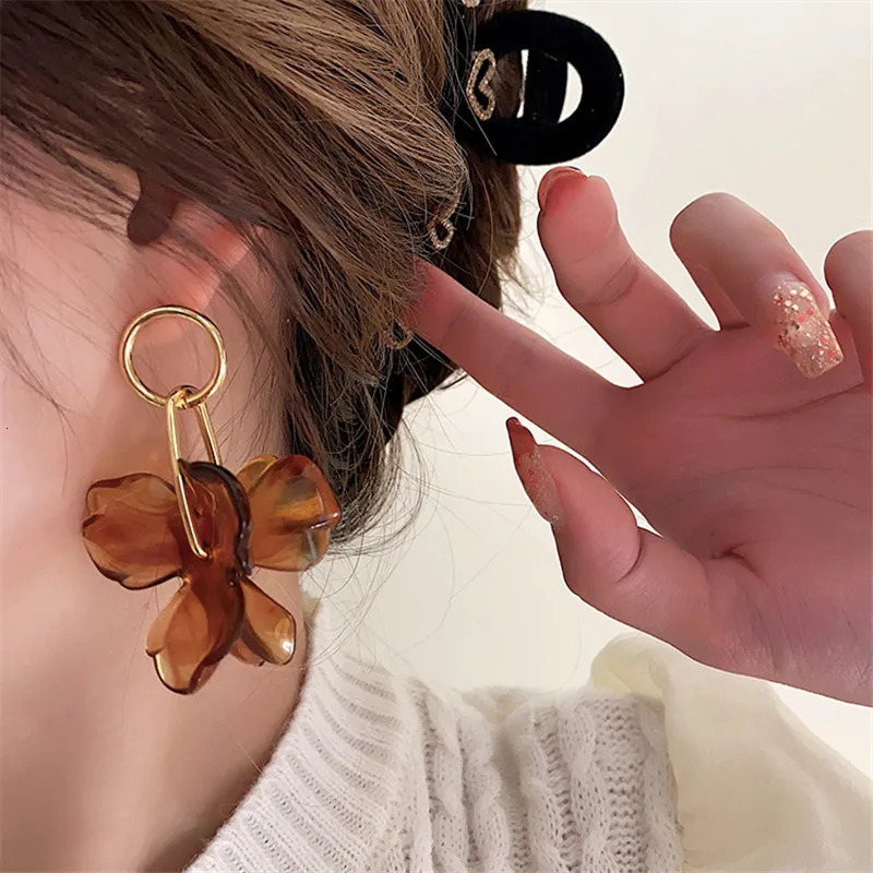 XIALUOKE Acrylic Flowers Earrings Vintage Personality Fashion Drop Earrings Ms Travel Wedding Party Jewelry Accessories 250716