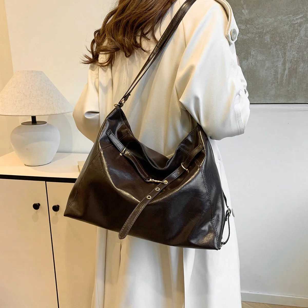 New Vintage Classic Shoulder Bags For Women Casual Simple Y2K Backpack Large Capacity Cute Tote Bag Great Gift For Women Y250730