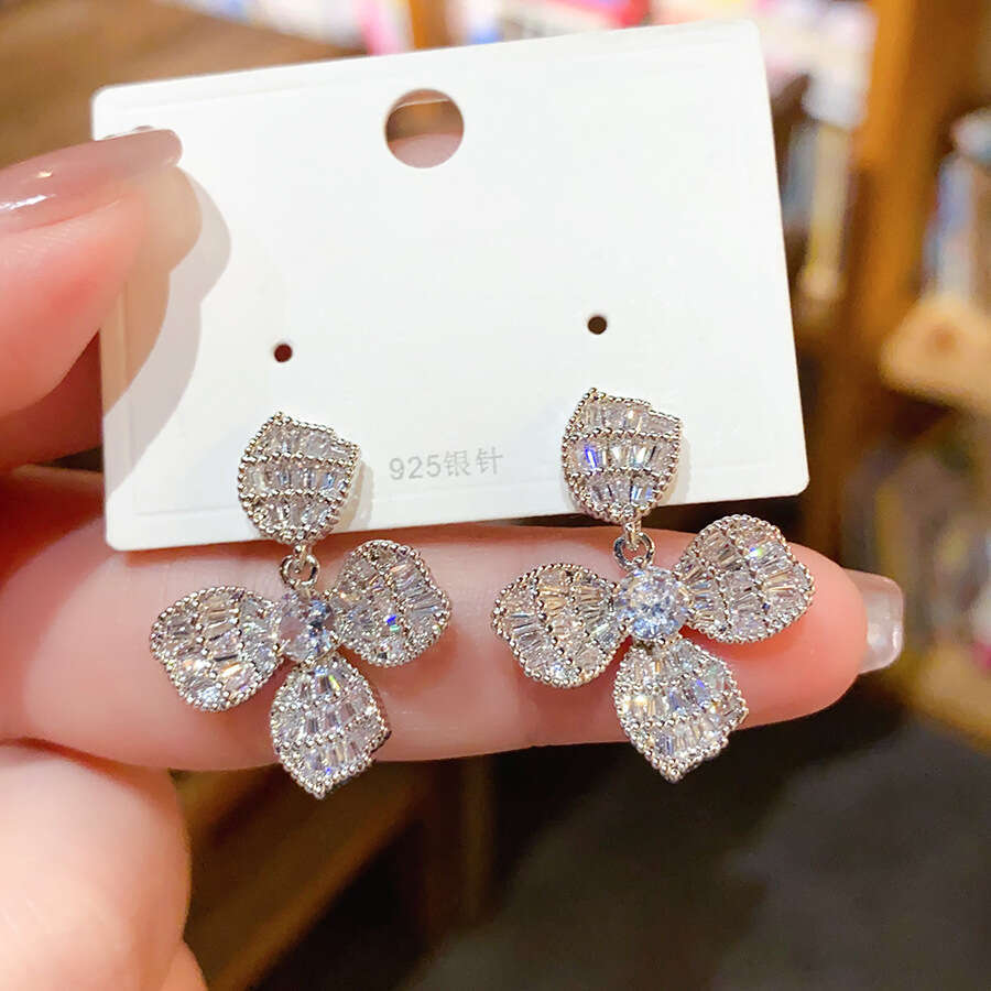 Real Gold Plated Sier Needle Light Zircon Flower Fashion Niche Personality Temperament High-end Earrings for Women