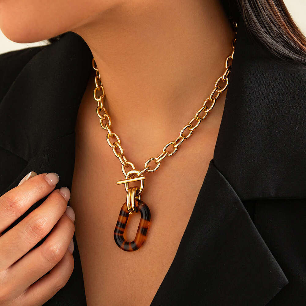 Accessories Fashion Irregular Leopard Print Buckle Necklace Set High-End Geometric Acrylic Collarbone Chain