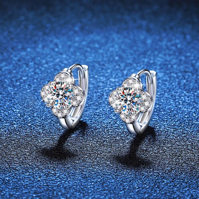 S Pure Sier for Women Four-Leaf Clover Studs Light Temperament One Carat Moissanite Earrings Jewelry 907