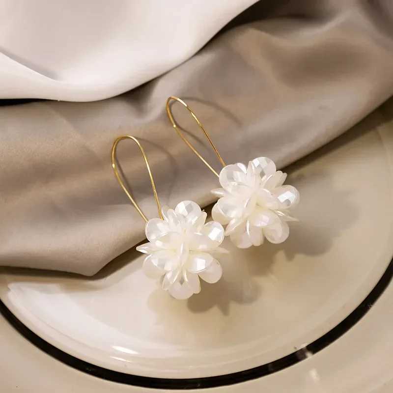 Womens Pearl Petal Ball Earrings Fashion Trend Long Flower Ball Earrings DIY Geometric Ear Buckle Party Holiday Jewelry Gifts XJ250718