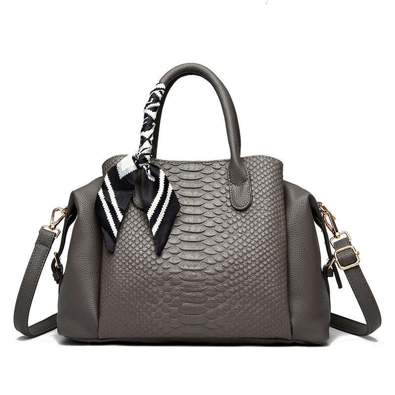 Free shipping designer bags Handbag New Large Capacity Crossbody Fashion Crocodile Pattern Tote Commuter Women's Bag