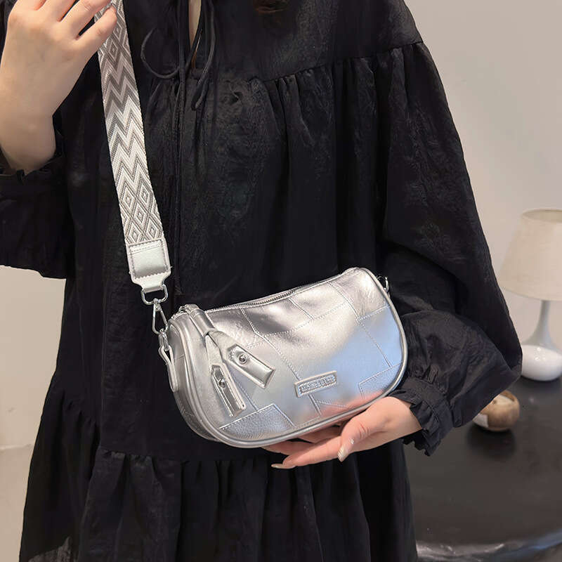 This Year's Trend: Simple Toast for Women, Versatile, High-Quality Texture, Stylish Single Shoulder with Wide Strap, Crossbody Pillow Bag