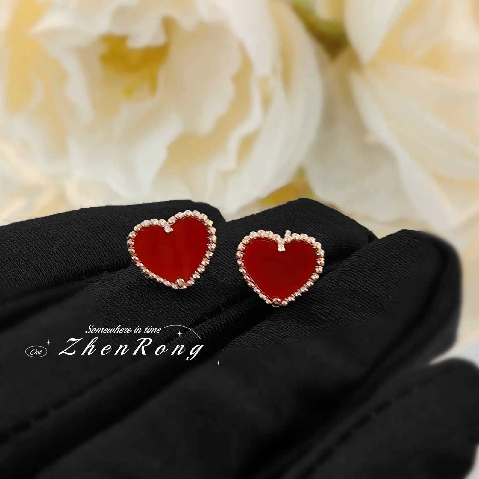 2024 New Trend Korean Fashion Natural Red Agate Heart-shaped Design Stud Earrings Womens Simple Ear Accessories XJ250718