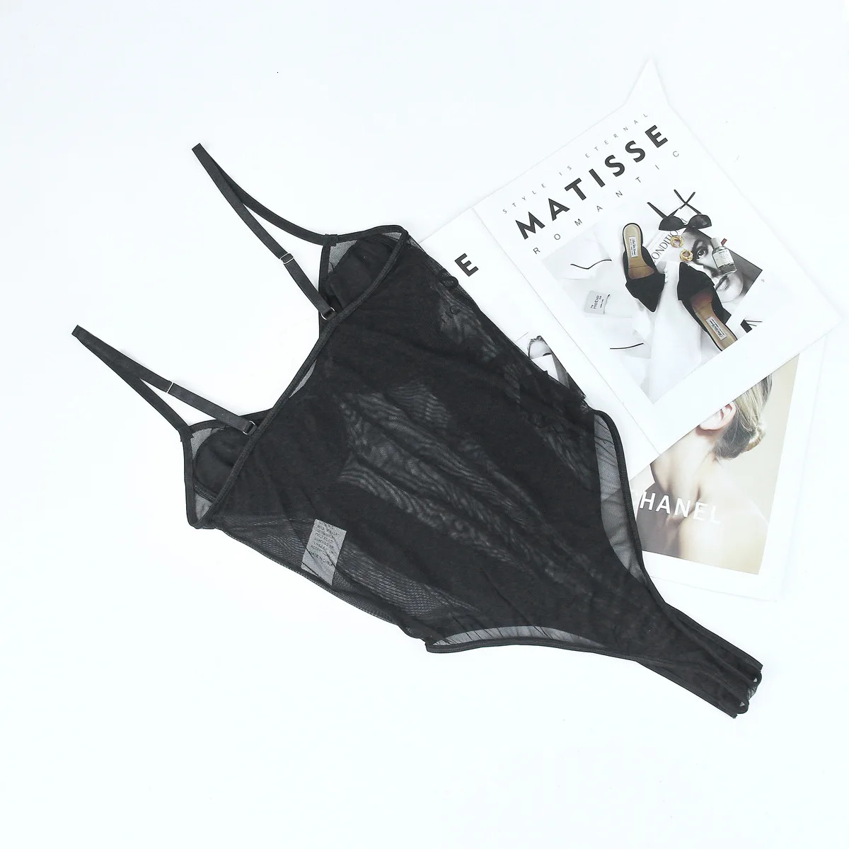 Sexy tight fitting womens clothing deep V-neck shaping adjustable shoulder straps reinforced soft padded bra top 250712