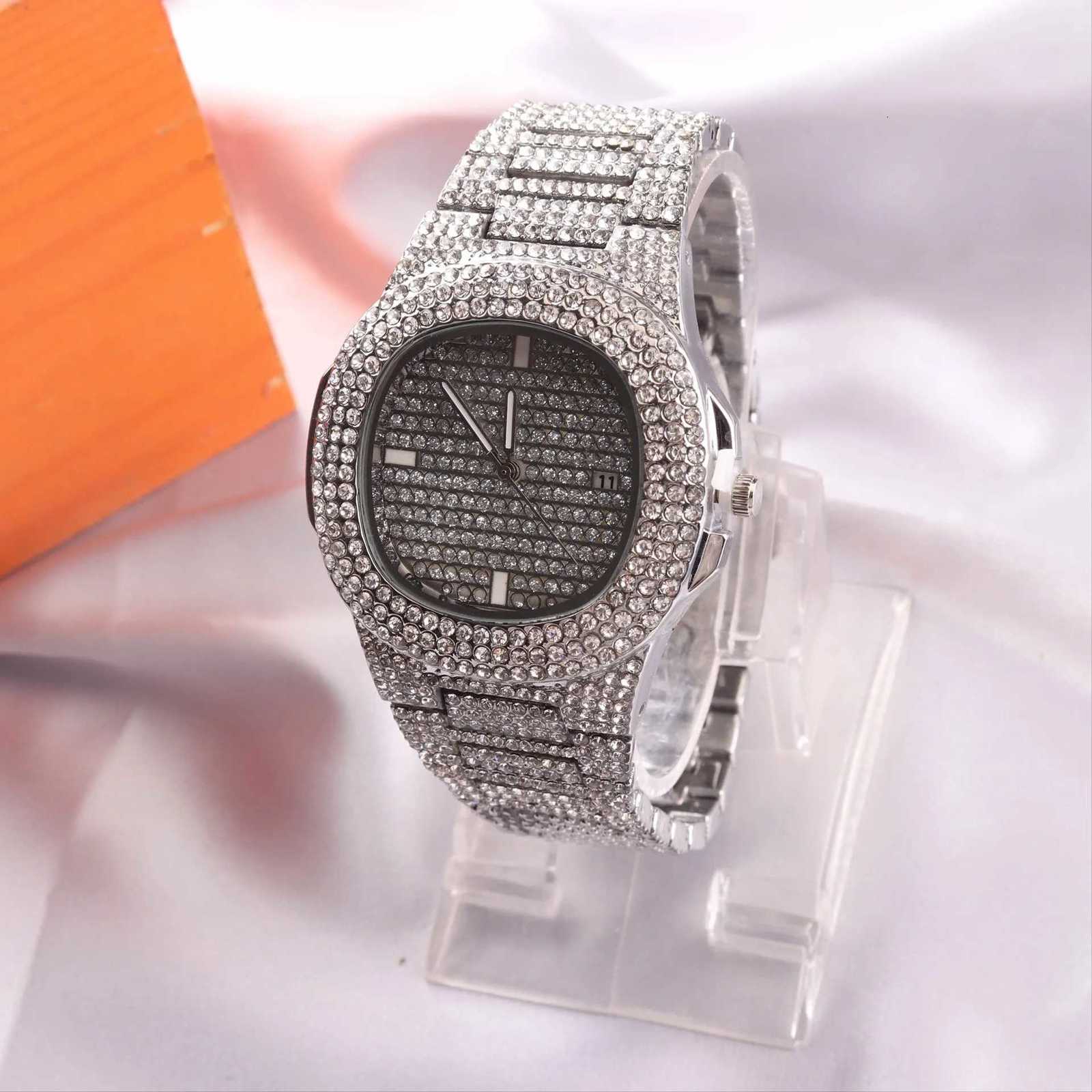 Golden Quartet Quartz Watch Stylish Square Full Sky Star Set Steel Band Diamond Calendar Mens Womens Wristwatch W250718