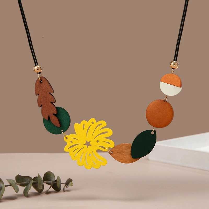 Handmade Vintage Wooden Pendant Necklace for Women Ethnic Statement Bib Necklace Collar Neck Fashion Jewelry W250718