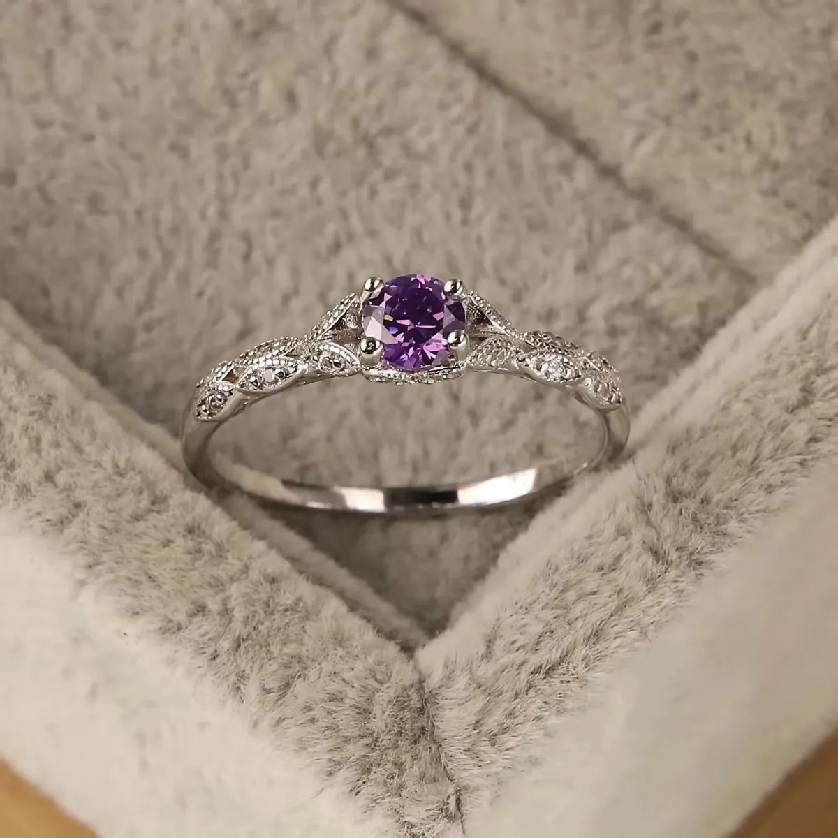 Silver Style Amethyst Zircon Womens Ring From Europe And America Simple Fashionable Gemstone Temperament 250716