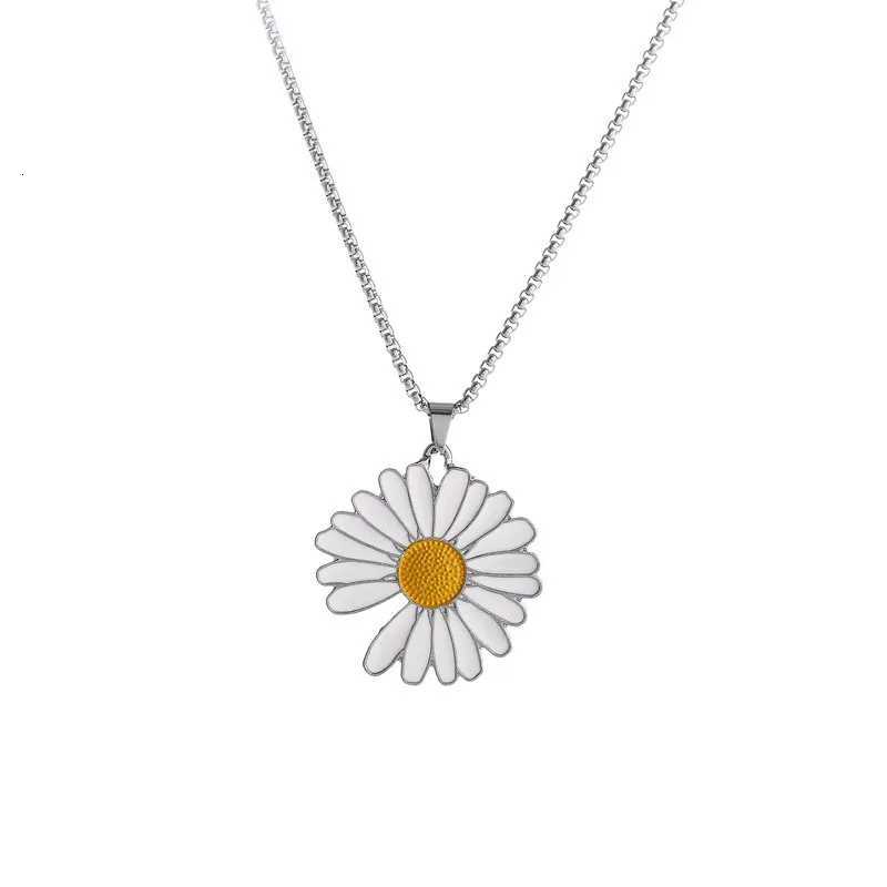 Small Daisy Necklace Wen Men Titanium Steel Pmo Flower Pendant Hip Hop Pendant in White Color Fashion Jewelry W250718