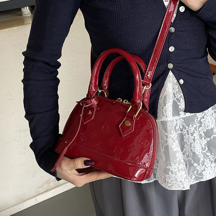 Light luxury Fashionable female Advanced printed retro light luxury hand-held vintage flower shell bag new versatile and temperament crossbody bag sho