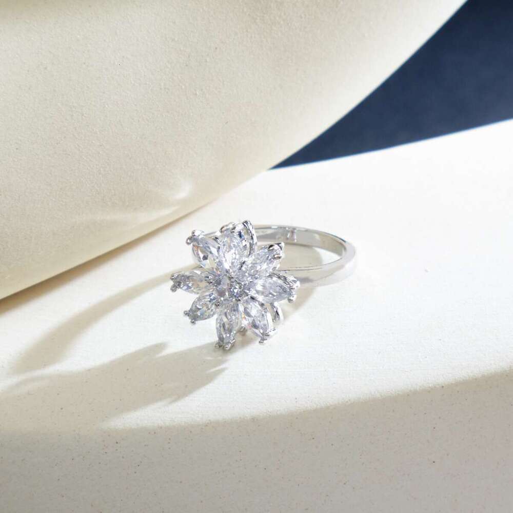 For Women Flower Rotatable Zircon Elegant Versatile High-end Niche Light Luxury Designer Jewelry Non-fading Ring