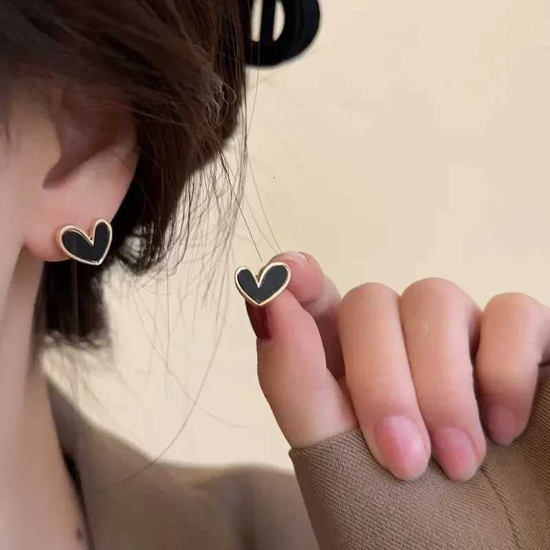 ute Heart Stud Earrings for Women Girls Daily Wear Love Shape Earring Wedding Simple Ear Piercing Accessories Jewelry Gifts XJ250718