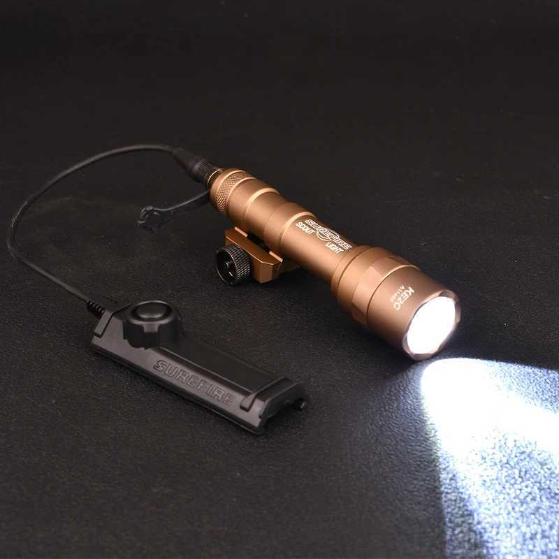 Tactical Sureifr M600 M600U Flashlight 600 lumens White Light Hot Mobutton SF Plug Fits 20MM Rail Hunting AR15 Airsoft Weapon LampXJ250718