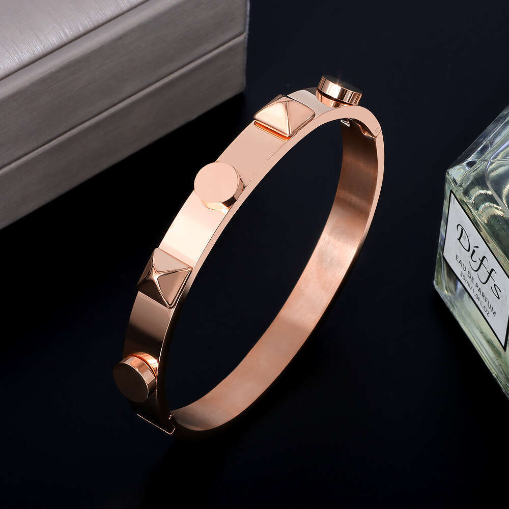 Titanium Steel High-End Fashion Non-Fading Elegant Punk Style New Geometric Bracelet Gold Plated