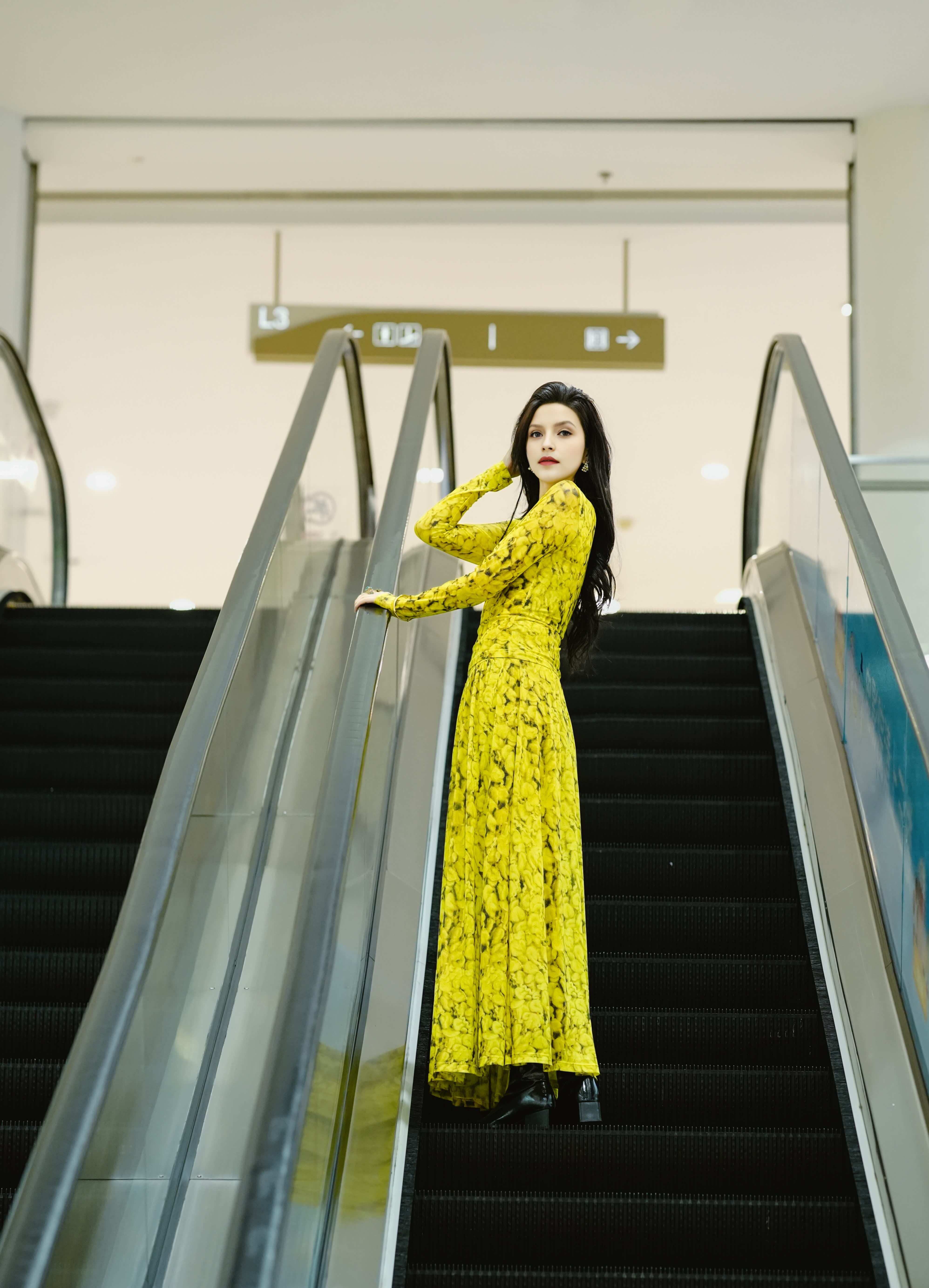 HZHJ new welfare! Yellow polka dot set dress with noble and fashionable temperament, light luxury long sleeved