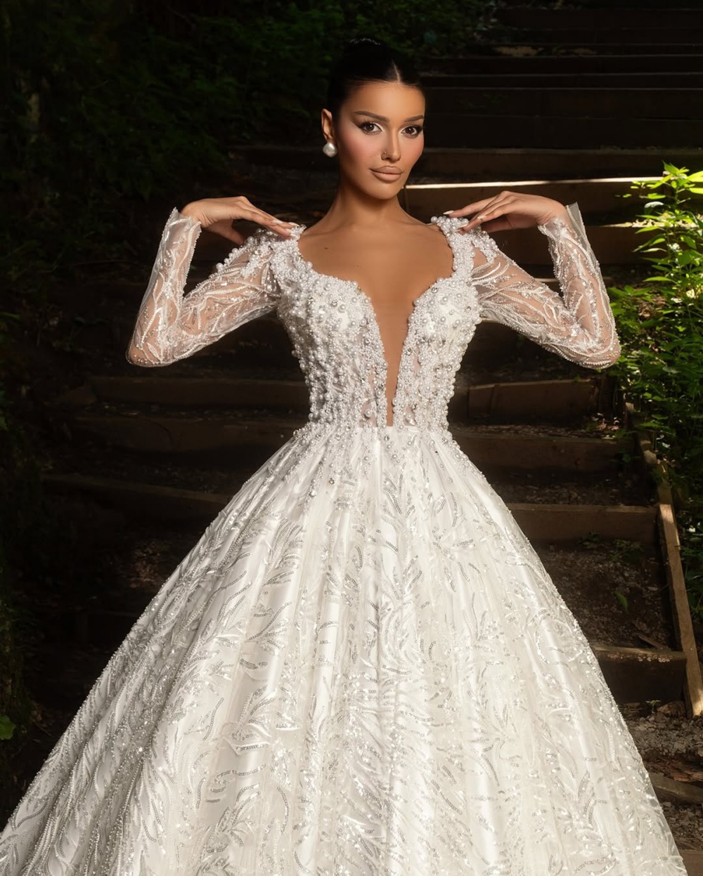 Romantic Wedding Dresses V Neck Long Sleeve Applique Sequins Beading A Line Bridal Gowns Sweep Train Customized Vestidos De Novia