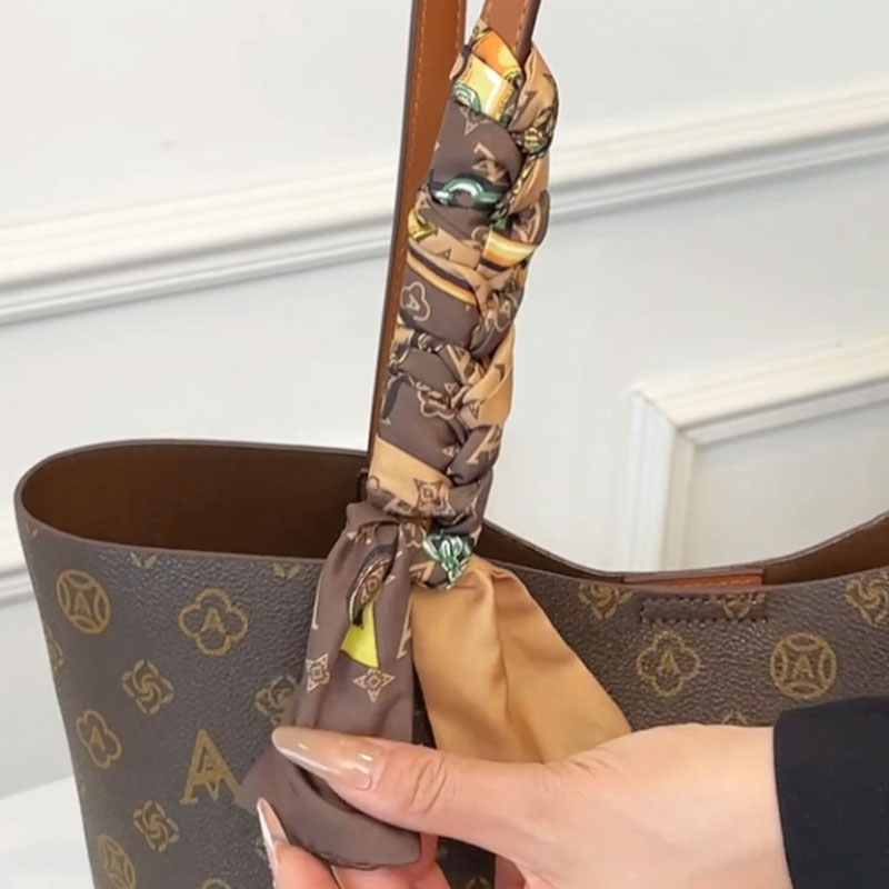 Multi-functional brown women's large-capacity handbag new fashion shoulder tote bag with PU lining, suitable for weekend trips