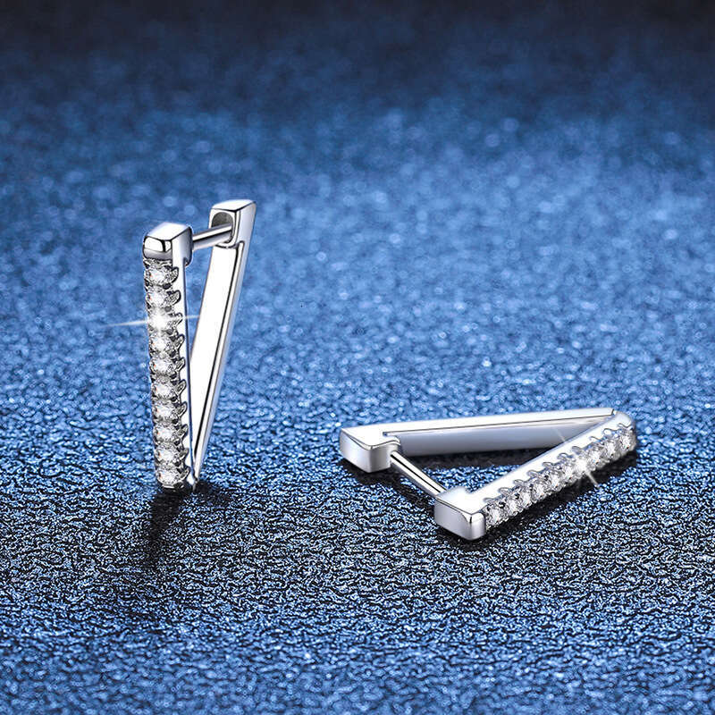 Weizi Full Dia Sterling Sier Light Fashion Simple V-shaped Moissanite Stud Earrings for Women 2af