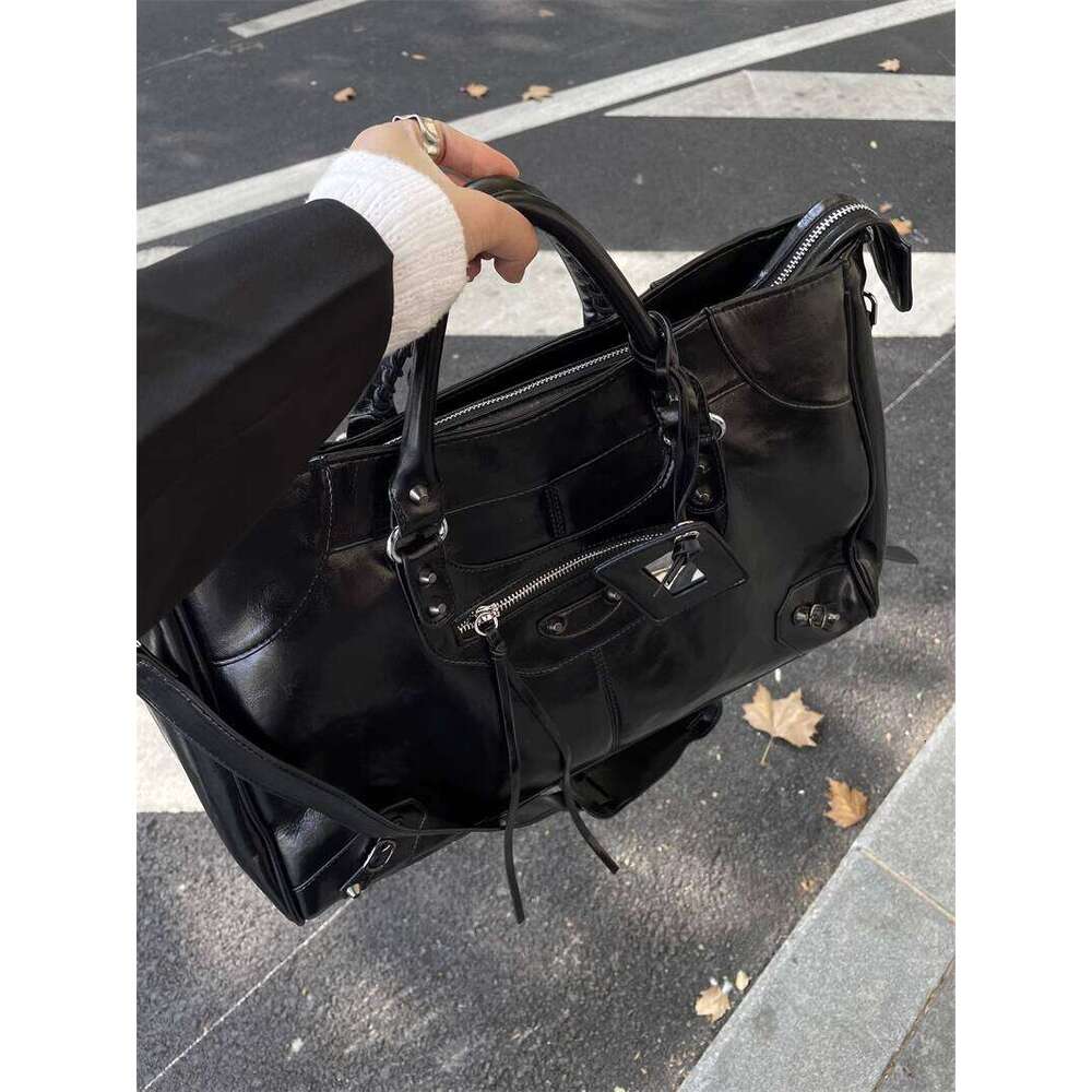 Vintage Soft Leather Punk Motorcycle Commuter Carry On Travel Gym Handbag Large Crack Pattern Hot Girl Tote Bag