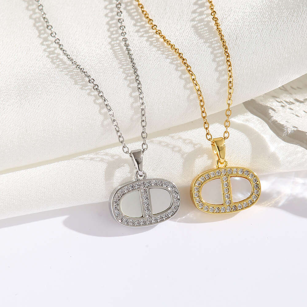 D Brand Super Shiny Dia-Studded Letter CD Necklace for Women, Internet Celebrity Style Pendant, High-End Pig Nose Titanium Steel Collarbone Chain