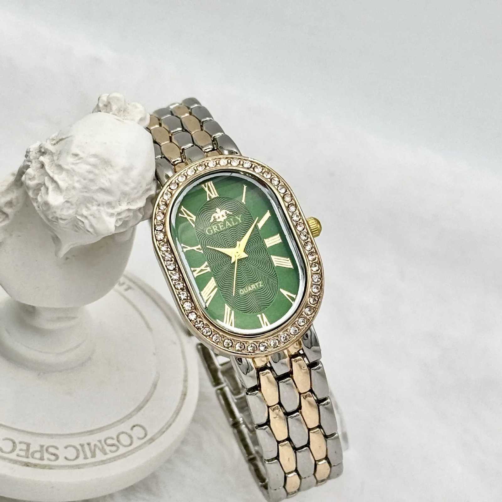 Ladies Watches Fashionable Luxury Wrist Watch Diamond Encrusted Oval Roman Numeral Dial Quartz Watch Womens Clock W250718