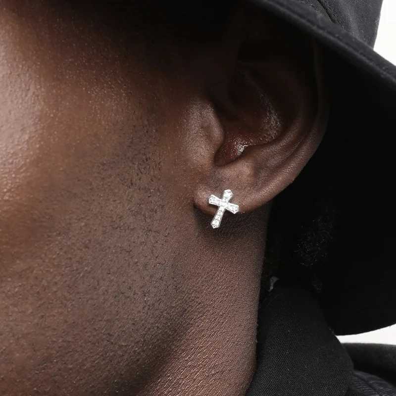 2024 New Rhinestones Cross Earrings for Men Personality Hip-Hop Pair Stainless Steel Stud Earrings for Men and Womens Party Jewelry XJ250718
