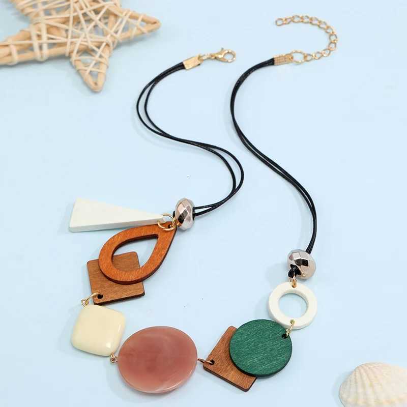 Vintage Wooden Geometric Pendant Necklace with Collar Handmade Ethnic Statement Bib Necklaces for Women Neck Jewelry W250718