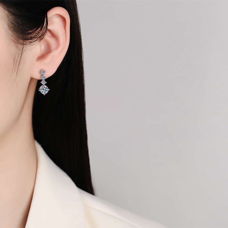 S Pure Sier for Women High-end Korean Style Tassel Four-prong One Carat Earrings Moissanite Studs 1c2