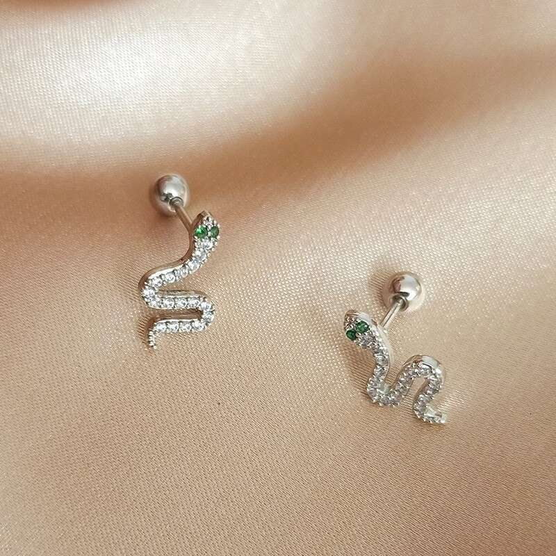 Integrated Cuff Earrings Personality Design Sense of Minimalist Style Micro Inlaid Snake Clip Studs Ear Jewelry