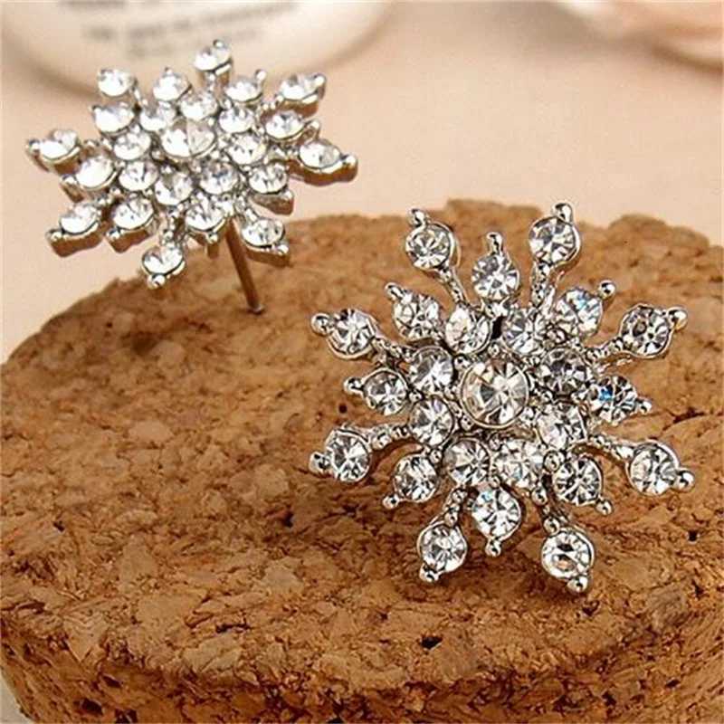 New Fashion Ladies Crystal Snowflake Earrings Bijoux Splinter Stud Earrings For Women Wedding Jewelry Ear Wholesale XJ250718
