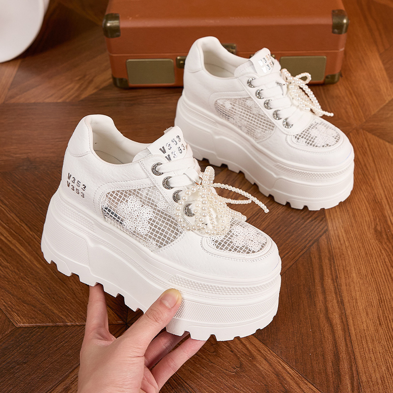 High-top white sneakers for women, new summer 2025 style, with perforated and breathable mesh upper, comfortable and breathable sandals