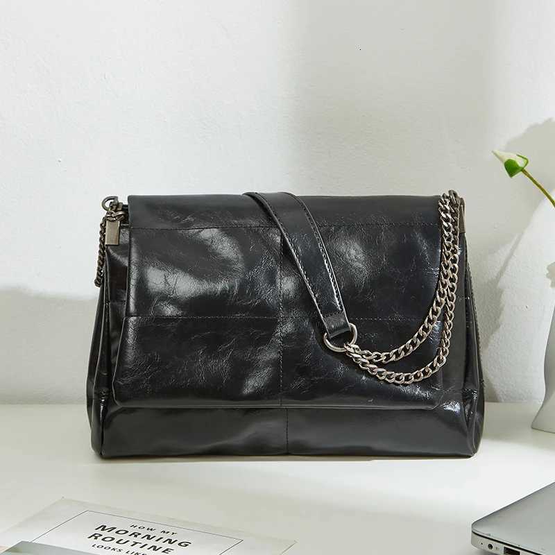 100% Fi Metal Chain Shoulder Crossbody Bag Simple Classic PU Sewing Bag Solid Color Flip Messenger Bag Classic Business Y250718