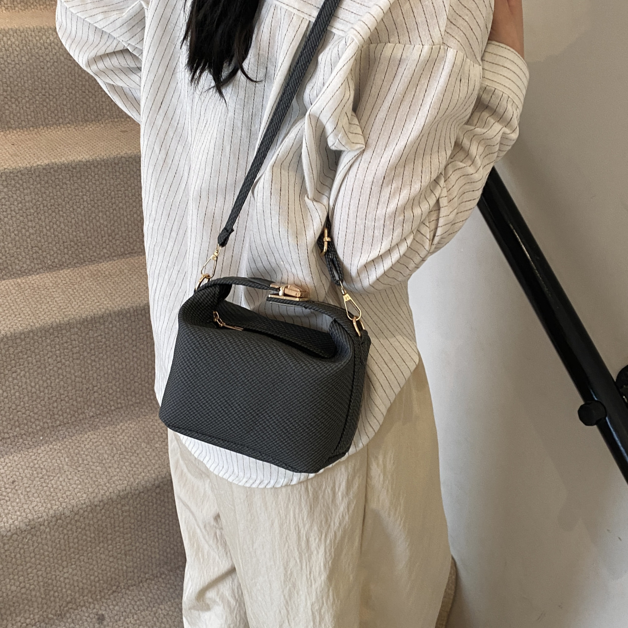 2025 Designer Fashion Design Box New Exquisite Commuting Leisure Fashion Single Shoulder Slanted Women's Small Square Bag