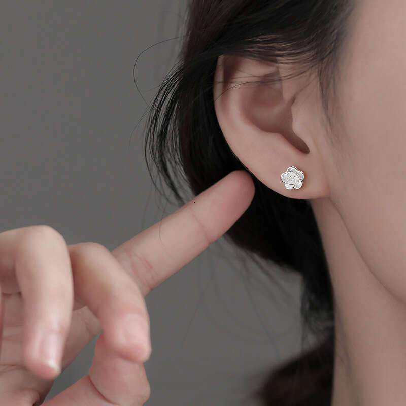 Sterling Sier Camellia Niche Light for Women High-end 2024 New Earrings