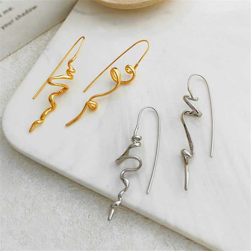 Abstract Three-Dimensional Design Earrings Cool And Handsome Temperament Fashion Women Exquisite Retro Ear Hanging Jewelry Acces XJ250718