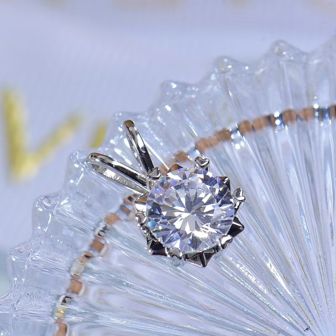 Elegant V - shaped Snowflake Moissanite Pendant - Symbol of Purity, Ideal Gift with Shiny Lab - Grown Gem