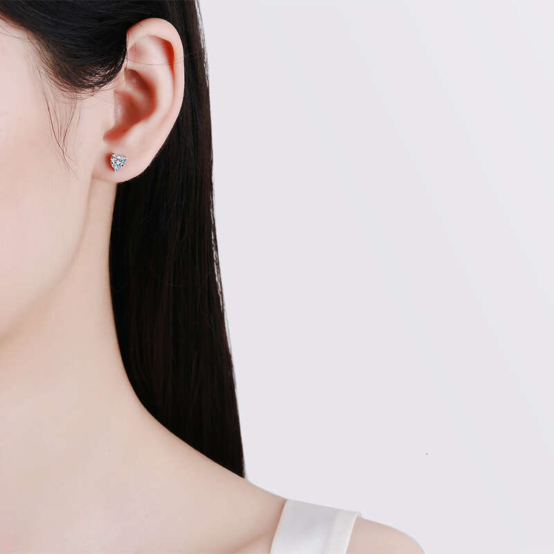 Sterling Sier for Women Plated PT950 Simple Elegant 1 Carat Irregular Heart-shaped Moissanite Earrings 422