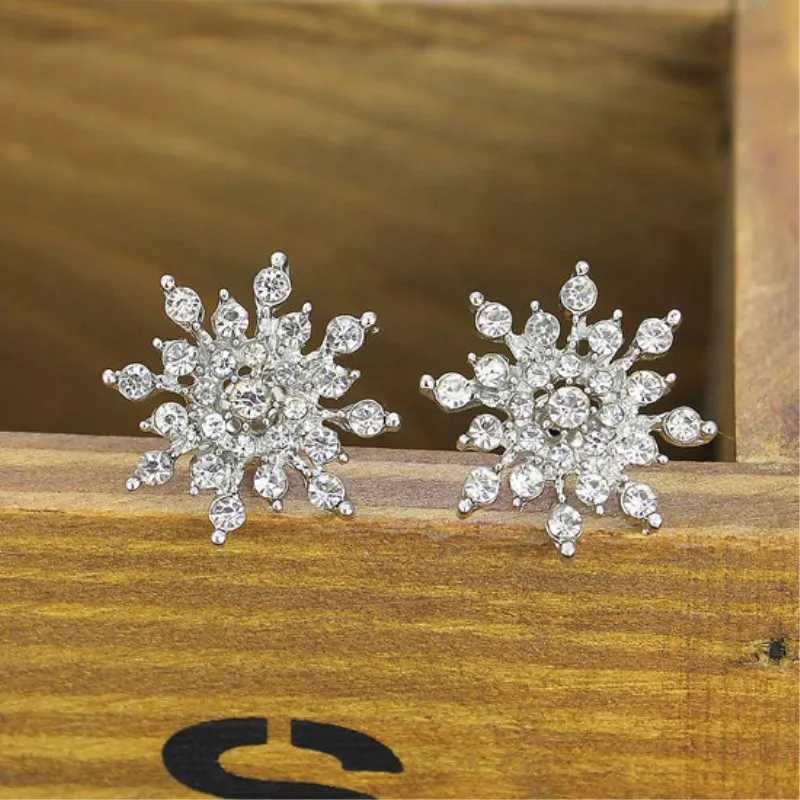 New Fashion Ladies Crystal Snowflake Earrings Bijoux Splinter Stud Earrings For Women Wedding Jewelry Ear Wholesale XJ250718