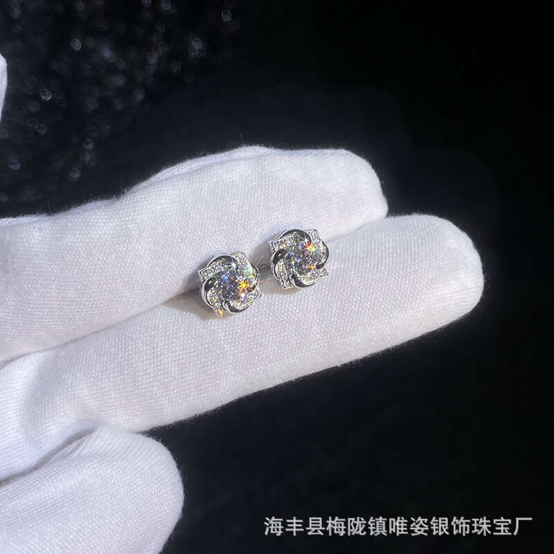 S Pure Sier Rotating Windmill Lucky Clover 1 Carat Moissanite Stud Earrings for Women 135