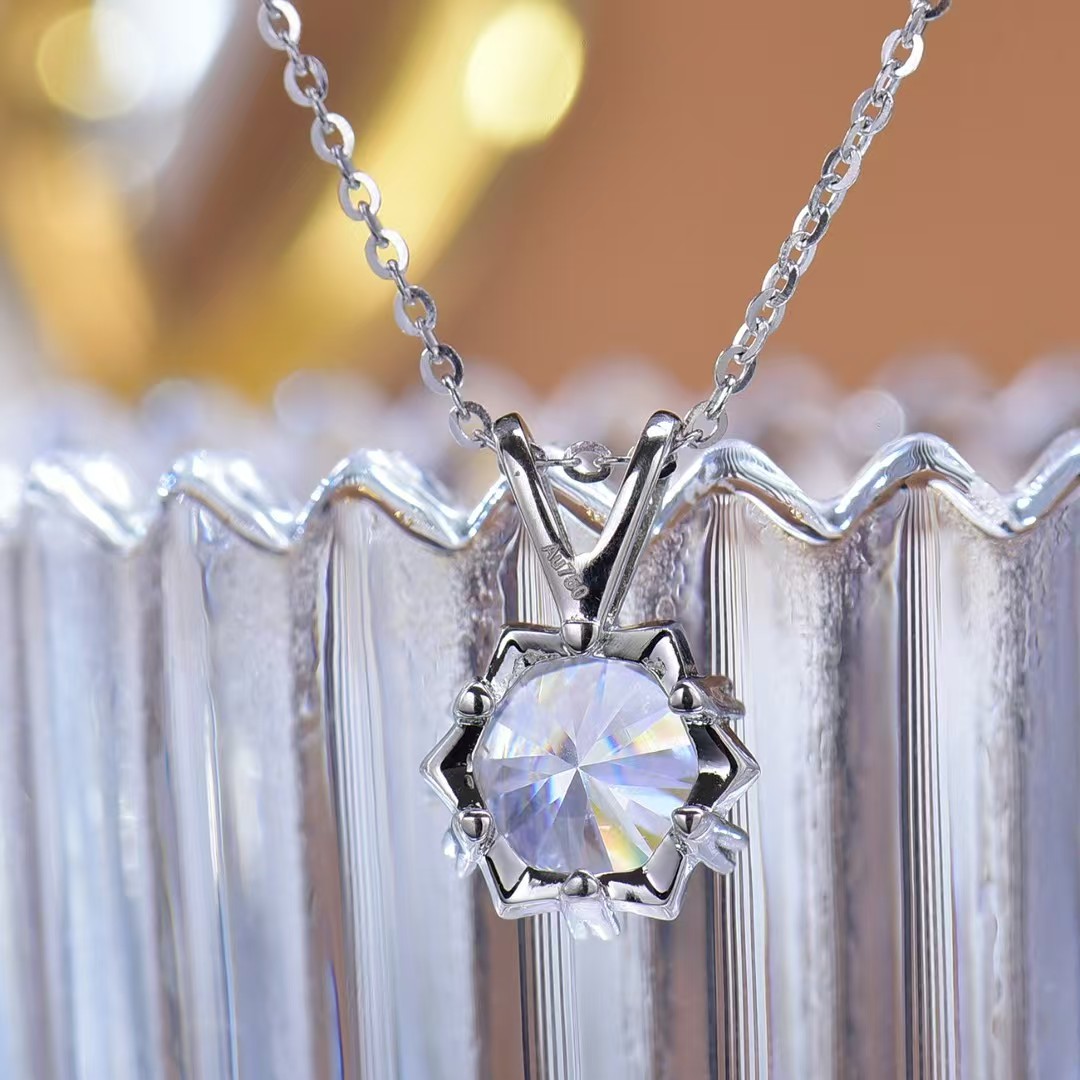 Elegant V - shaped Snowflake Moissanite Pendant - Symbol of Purity, Ideal Gift with Shiny Lab - Grown Gem