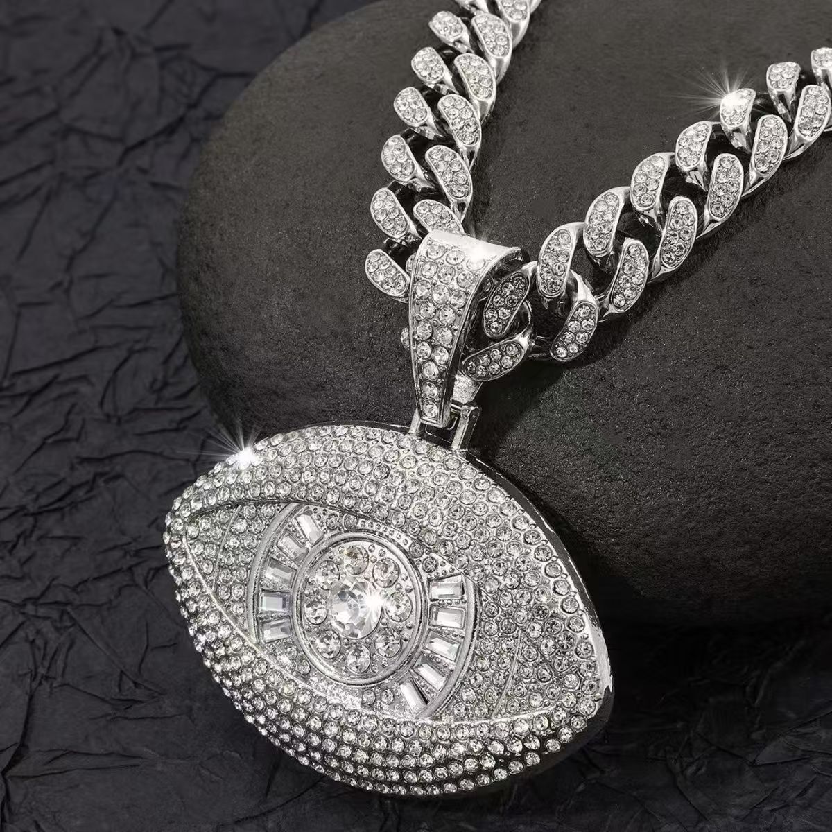 Moissanite high-end custom pendant necklace Hip-hop rap style Cuban chain luxury high-quality necklace Suitable for both men and women to wear