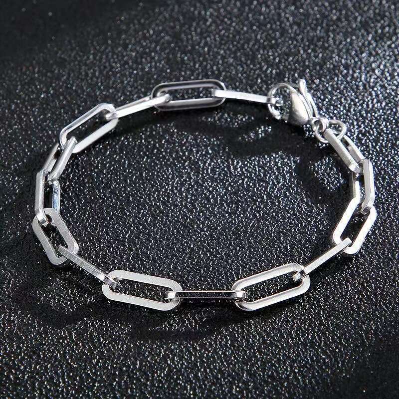 Minimalist Paperclip Titanium Steel Collarbone Necklace for Men and Women, Ins Style Cold Fashion Versatile Accessory