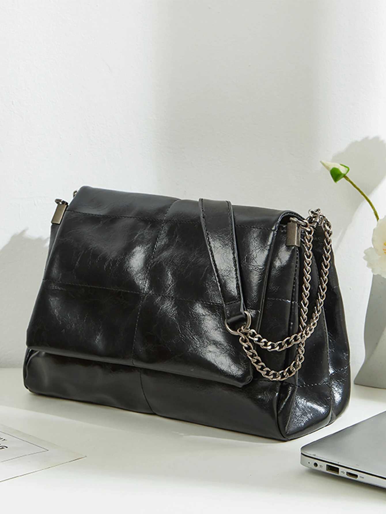 Large Capacity Commuting Bag 2025 New Spring/Summer Mens Chain Tote Bag High-End and Reliable Single Shoulder Underarm Bag Y250718