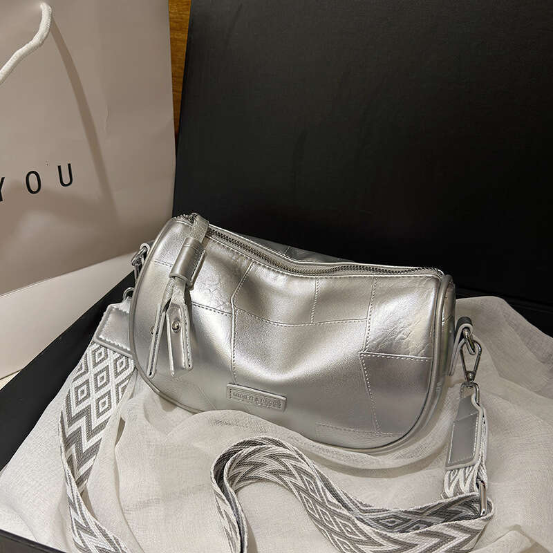 This Year's Trend: Simple Toast for Women, Versatile, High-Quality Texture, Stylish Single Shoulder with Wide Strap, Crossbody Pillow Bag