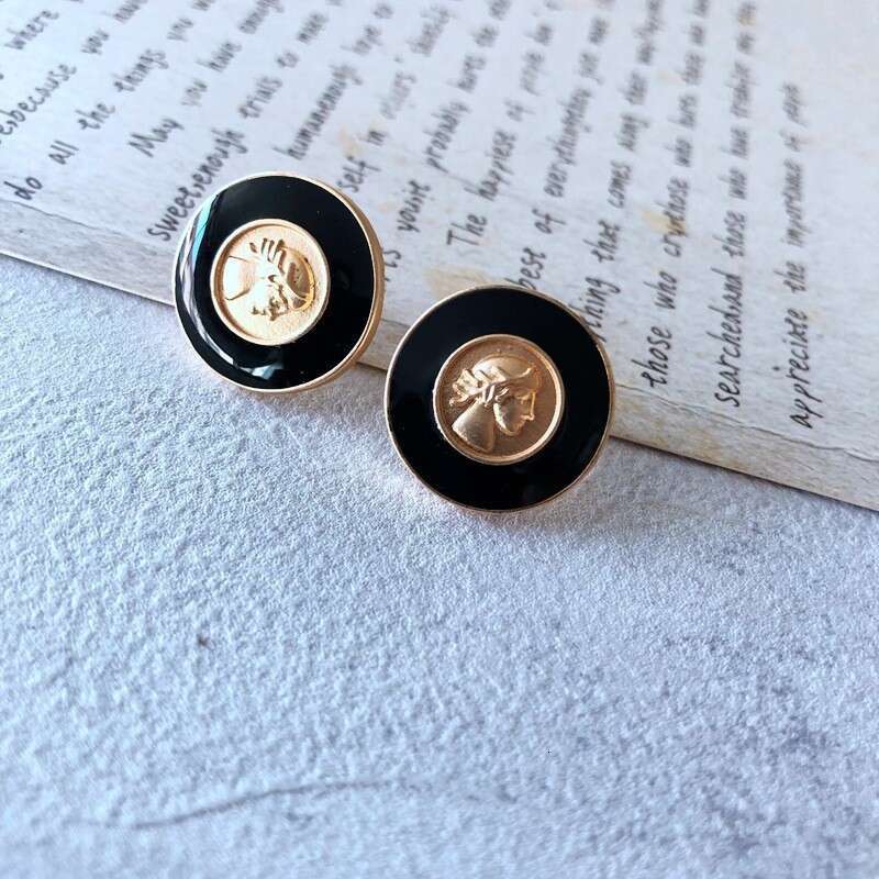 Black and White Glaze Series Hepburn Style Pearl Floral Sier Eye Steel Needle Earrings Necklace B36 New jewelry