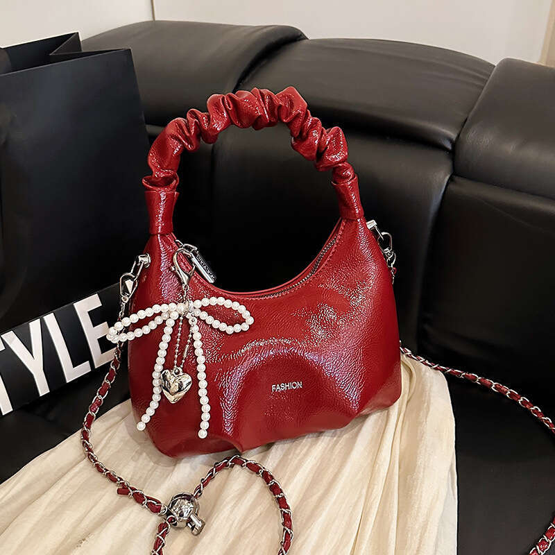 Trendy Wrinkled Handheld Cloud 2025 New Fashion Crossbody This Year's Popular Commuter Shoulder Small Bag