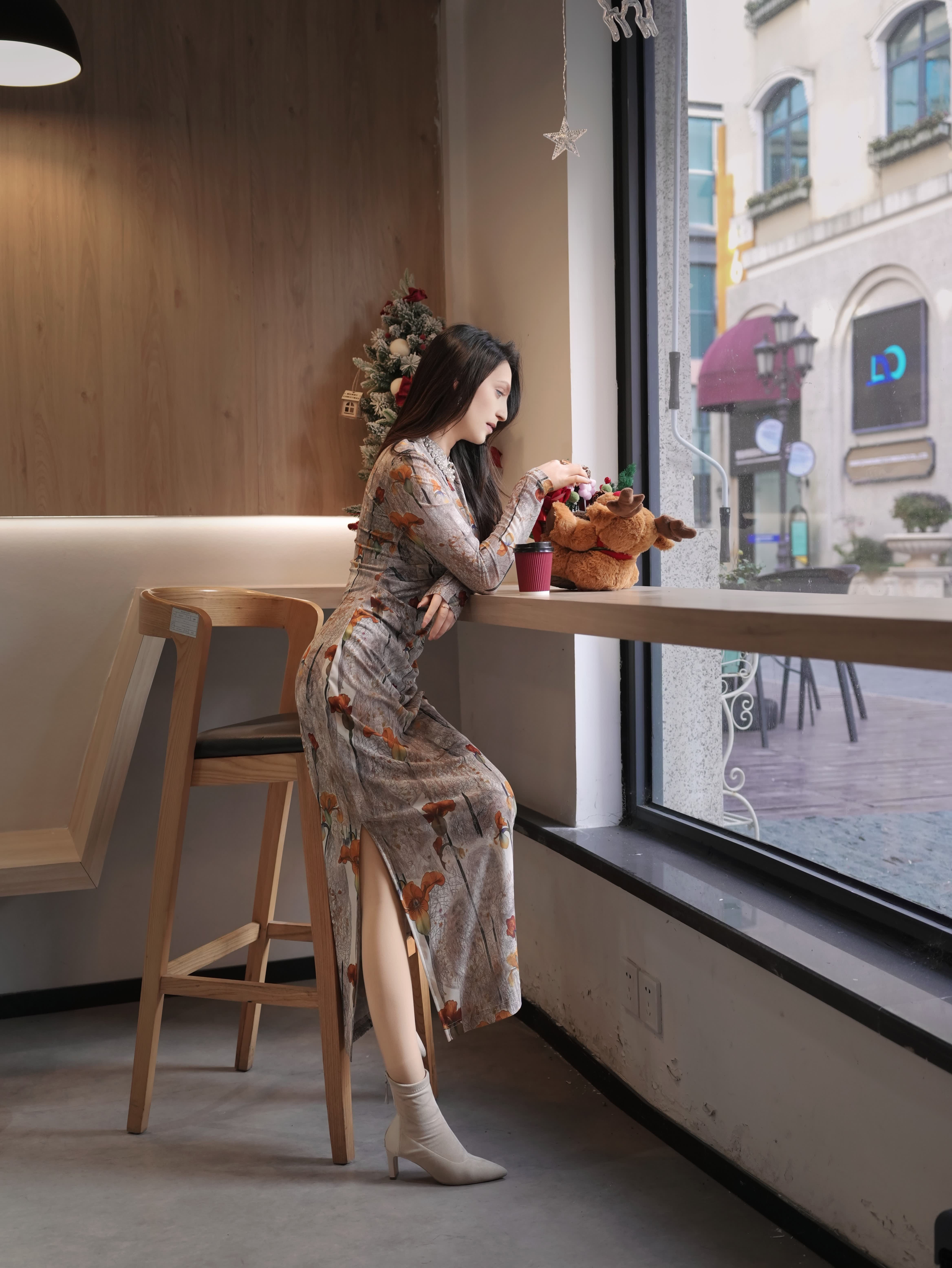 HZHJ original designer's extraordinary flower dress with long sleeves for slimming, high-end and stylish, light luxury