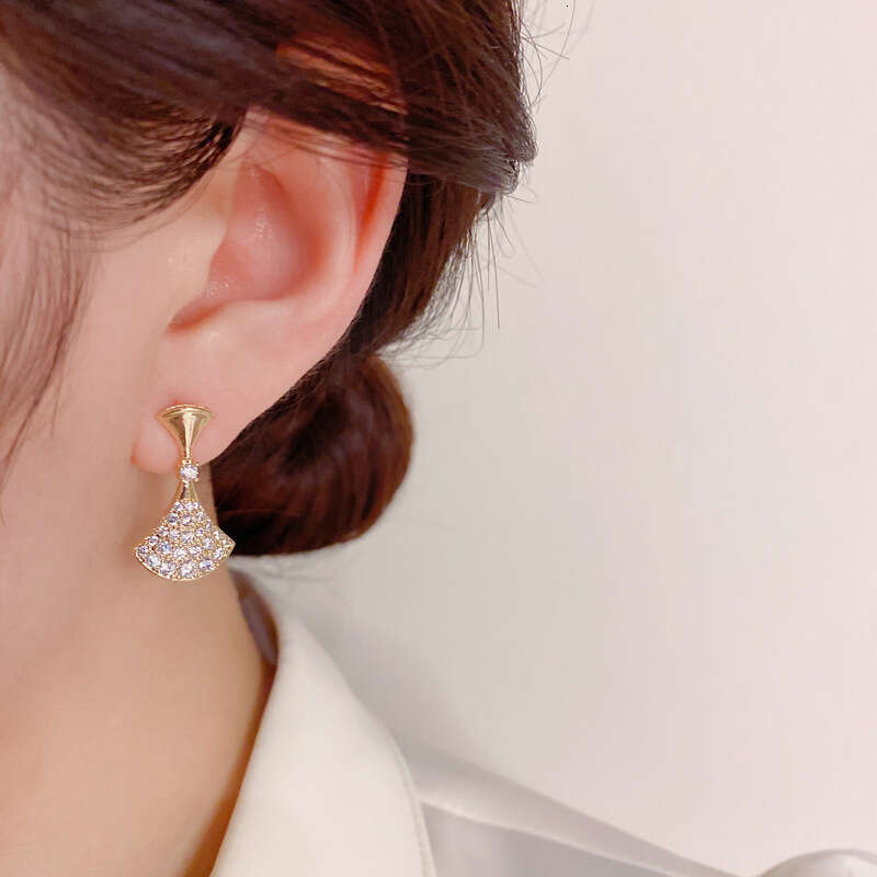 S Sier Needle Design Sense Light Elegant Temperament Small Dress Exquisite Shiny Full Dia Fan-shaped Earrings Trendy